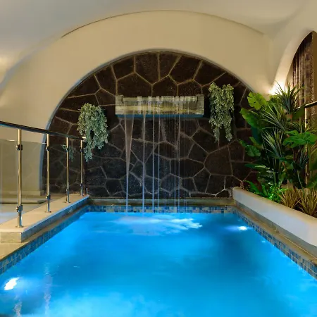 Acro Blue Luxury Bed & Breakfast 4*